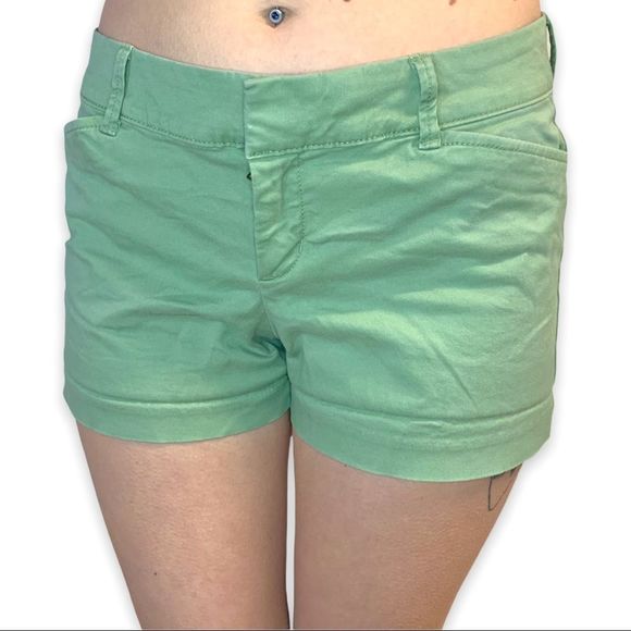 🚨2 for $35🚨 Light Green Khaki Shorts 3" Inseam & Front Pockets - Size 2 - Picture 2 of 10